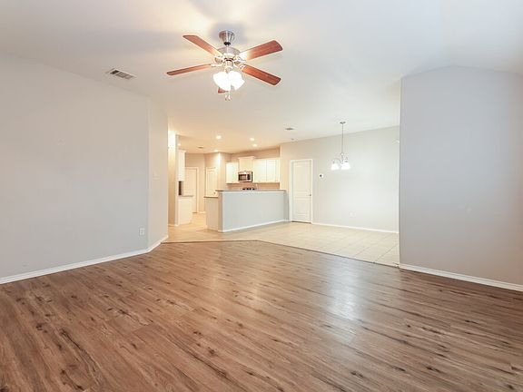 3rd image of 1813 Cedar Wood Trl