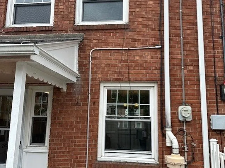 2428 Mercer St — Photo 15