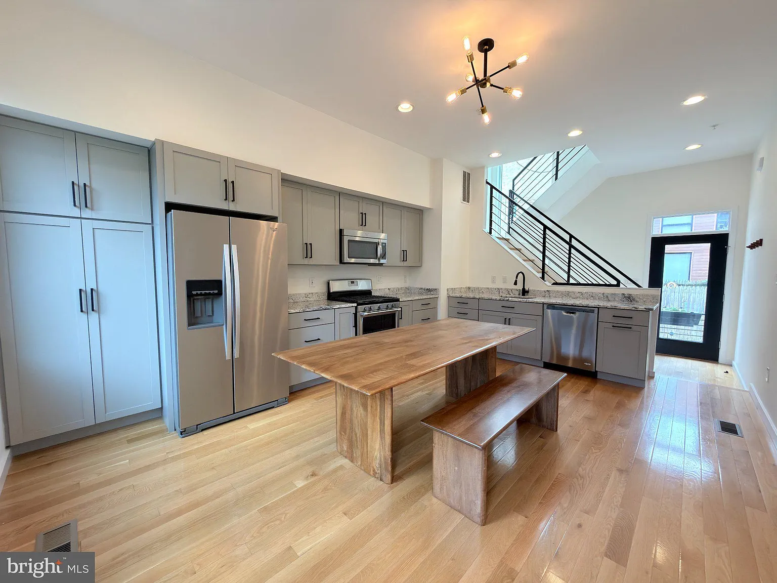 2 bed, 2.0 bath, 1155 sqft, $2,450 — Photo 3