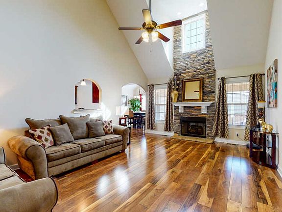4th image of 736 Sleek Fox Dr
