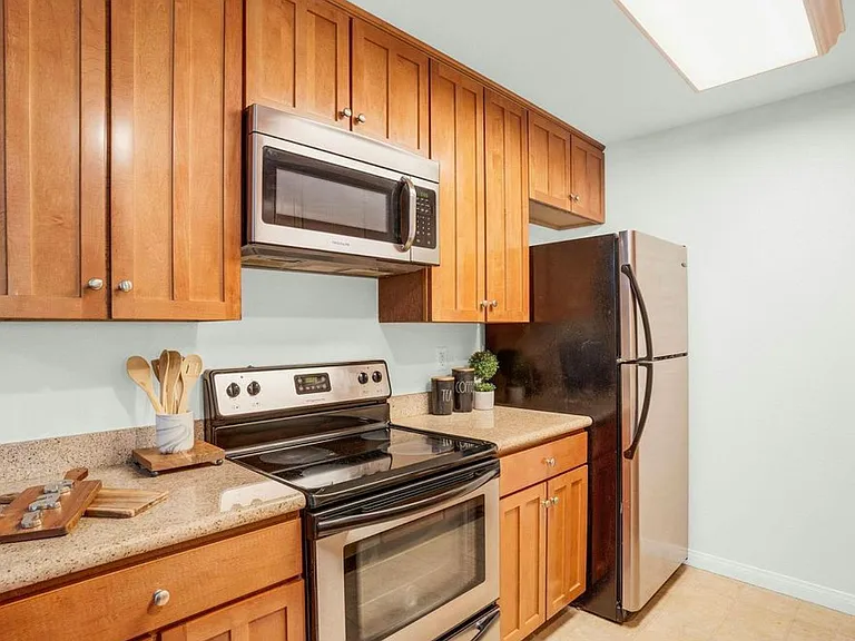 180 Chambers St — Photo 8