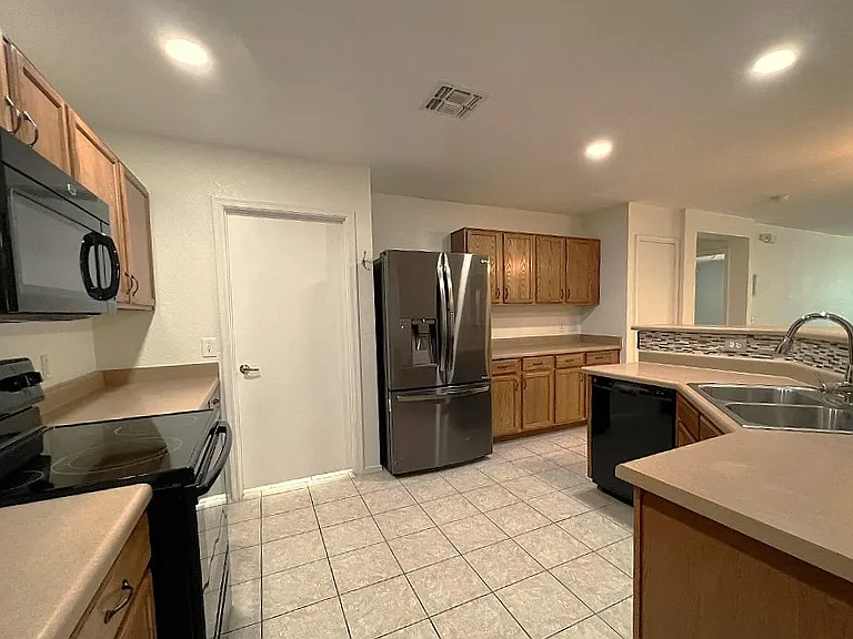 5926 E Cedarbird Dr — Photo 8