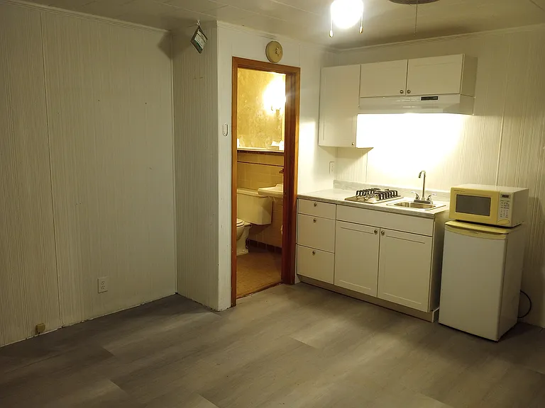 109 6th Ave #5 — Photo 2