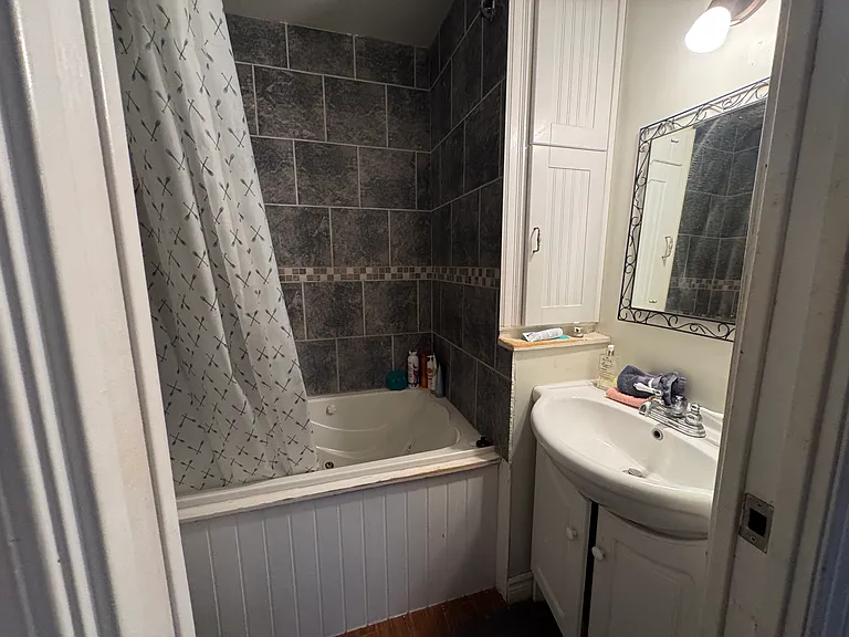 741 Trinity St — Photo 8