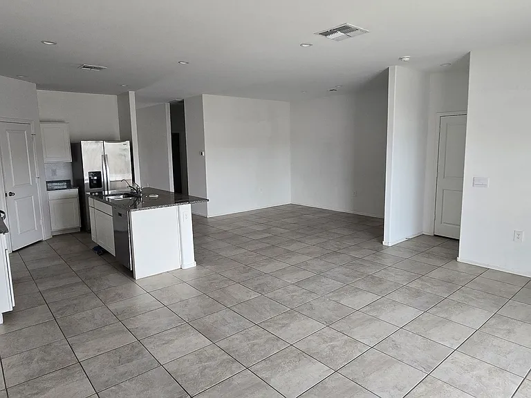 1527 E Lardner Dr — Photo 23