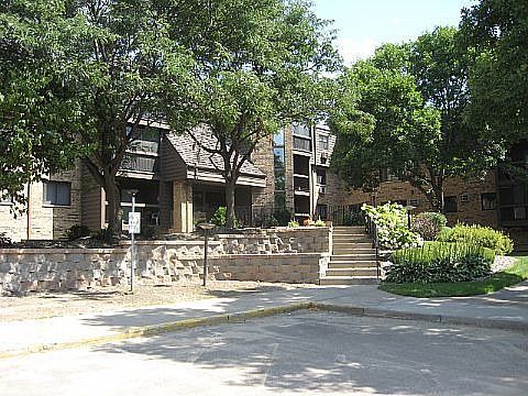 1st image of 999 41st Ave NE APT 217