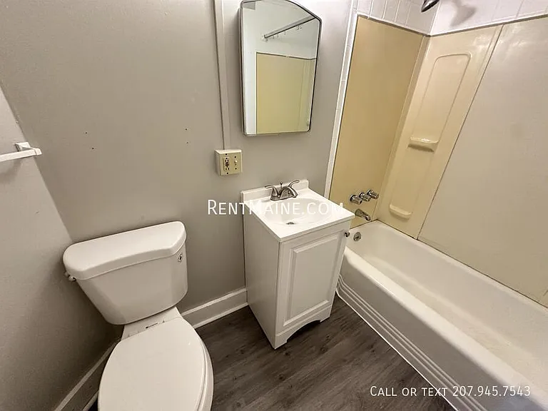 266 Center St #4 — Photo 4