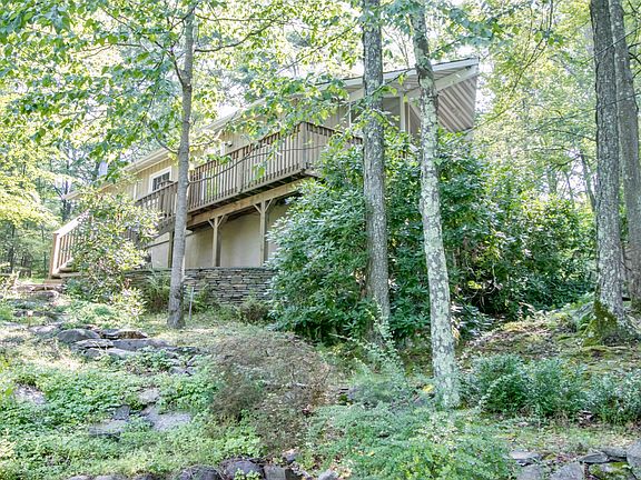 3rd image of 122 Lake Shore Dr