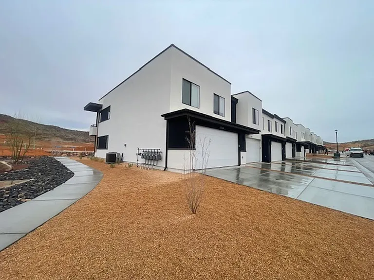 3362 E Elkhorn Ln — Photo 3