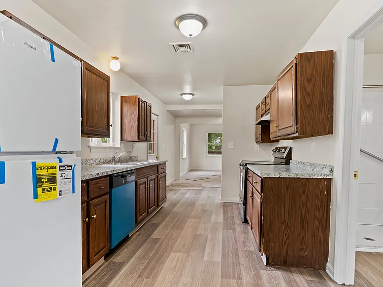 41 N 16th St — Photo 13