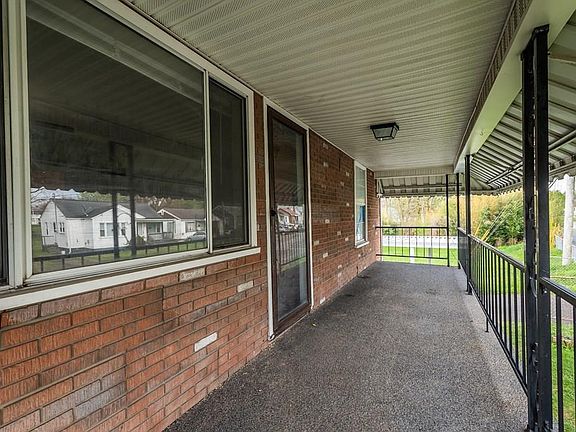 3rd image of 224 N Vance Dr