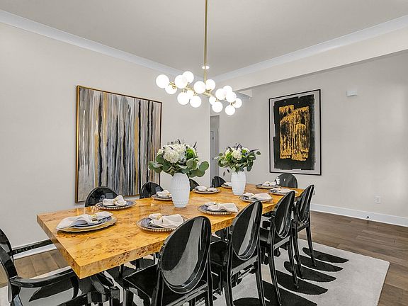 3rd image of 229 Delbourne Ln