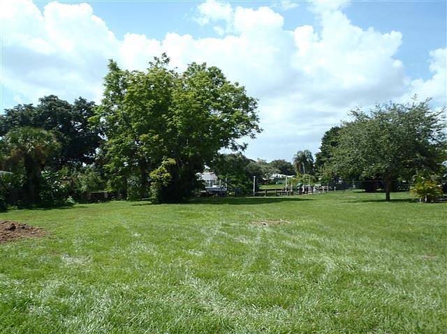 1st image of 315 Colonia Ln