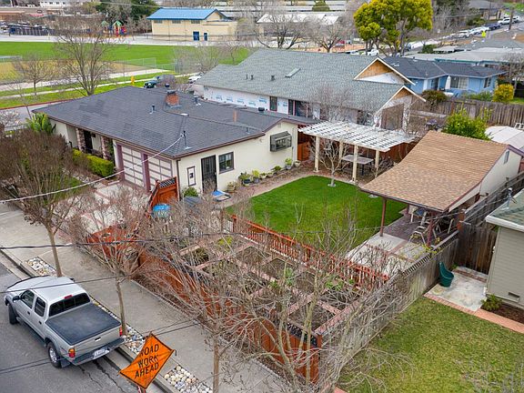 4th image of 790 Upton St