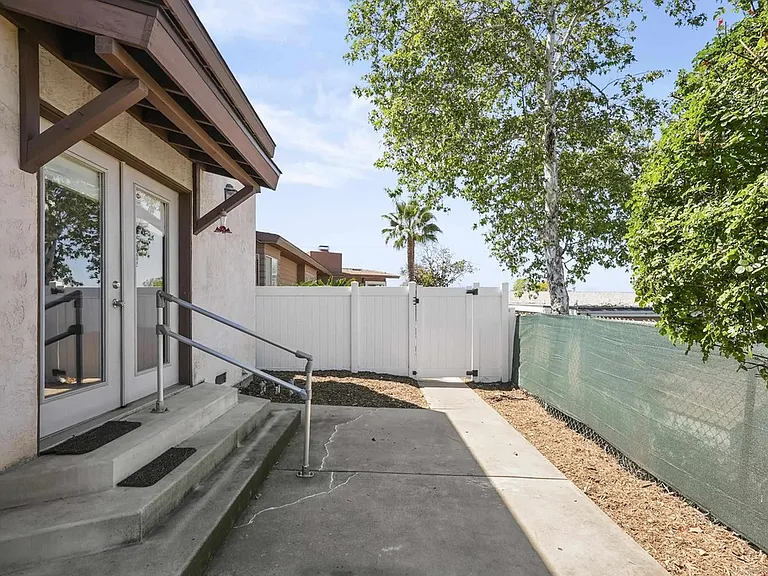 3237 S Bonita St — Photo 4