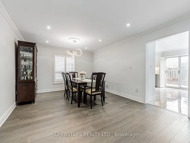 71 Landsdown Cres — Photo 4