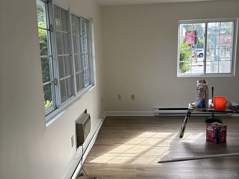 617 W Shore Rd — Photo 3
