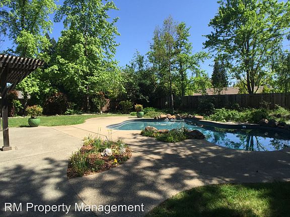 3rd image of 121 Cerrito Dr