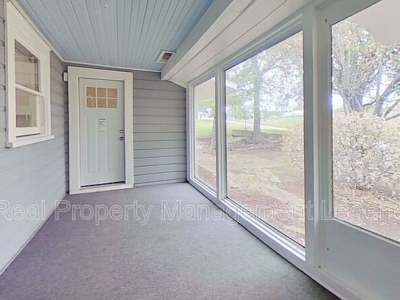2nd image of 6217 Calmont Ave