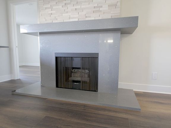 2nd image of 3353 Shelby Dr #202