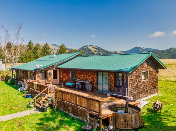 27265 Mattole Rd, Ferndale, CA 95536