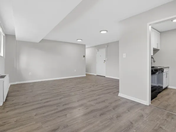 2400 41st St NW #104-1, Washington, DC 20007