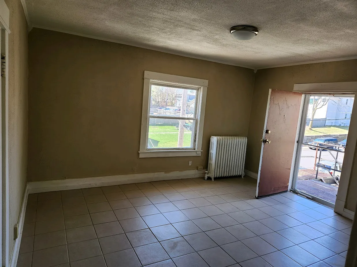 1 bed, 650 sqft, $900 — Photo 2