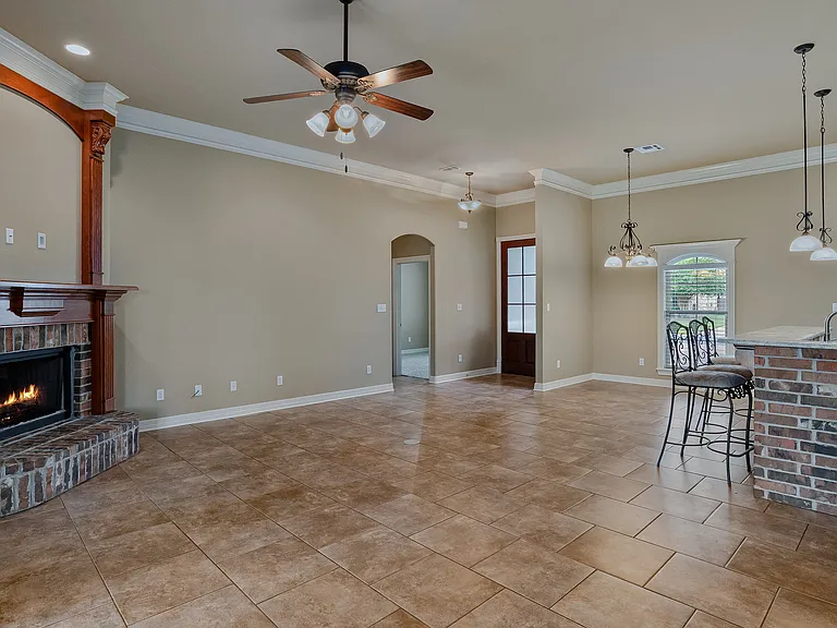 713 Saint Martin Ln — Photo 8