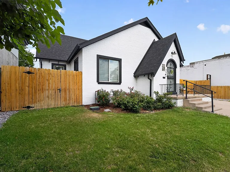 2615 W Caithness Pl — Photo 3