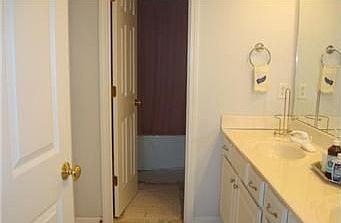 3rd image of 1153 Hampton Ln