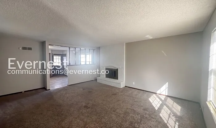 2356 S Crysler Ave — Photo 5