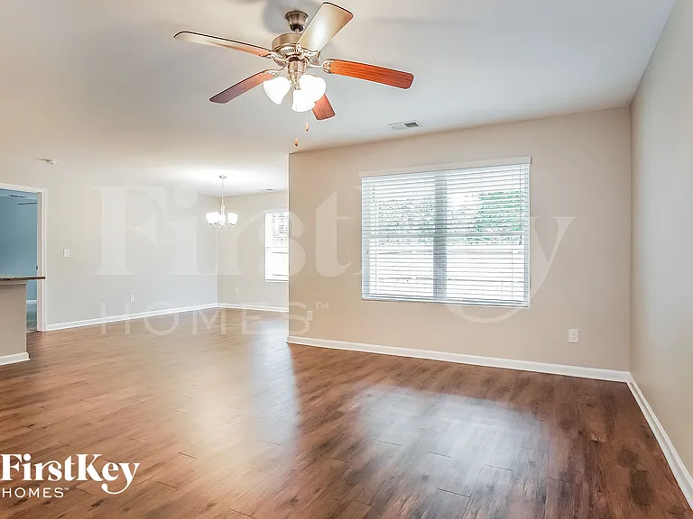 549 Waterstone Dr — Photo 4