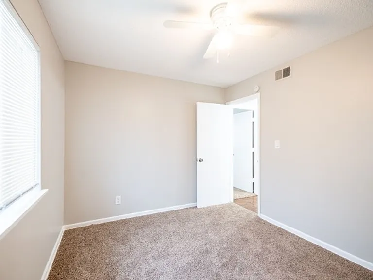 Eagle's Nest Apartments — Photo 34