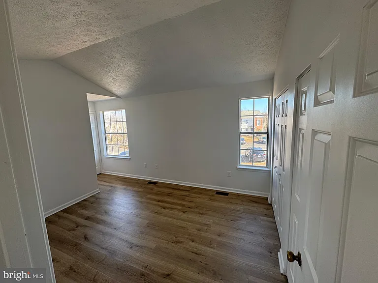 612 Bridlewood Dr — Photo 3