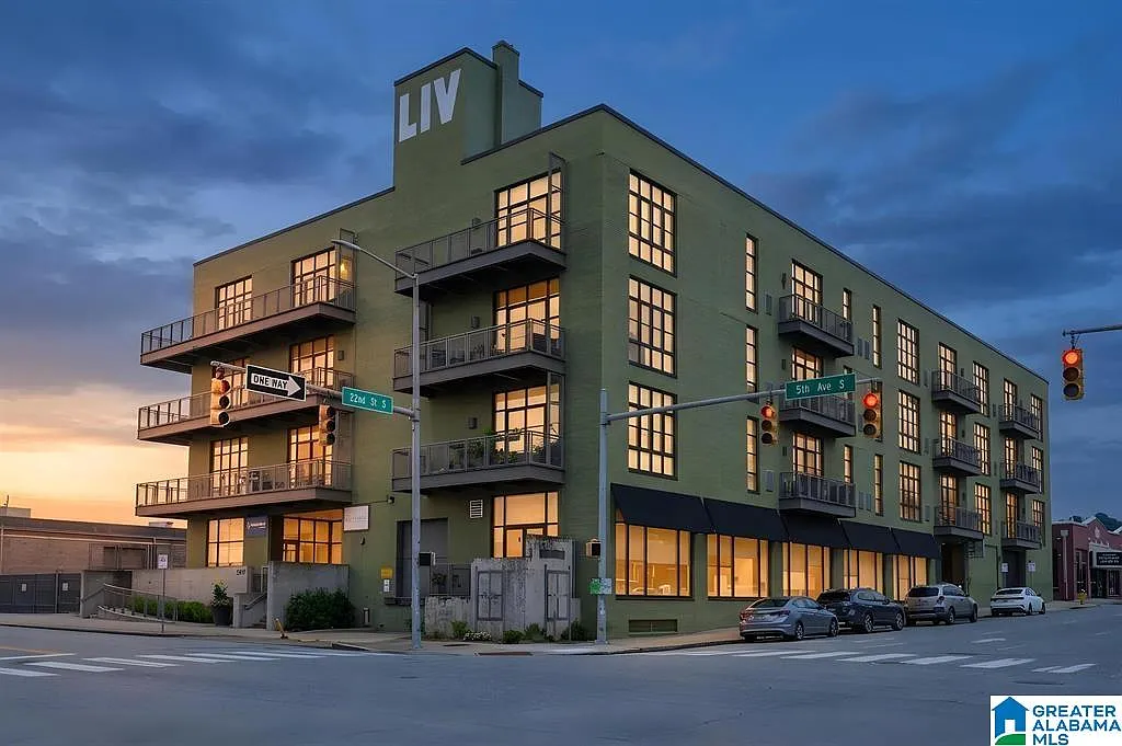 1 bed, 1.0 bath, $1,700 — Photo 1