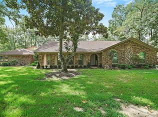 2 Sweet Gum Ln, Humble, TX 77339