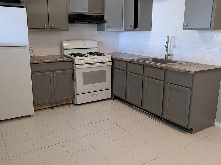 524 N Green Oaks Ct #10 — Photo 1