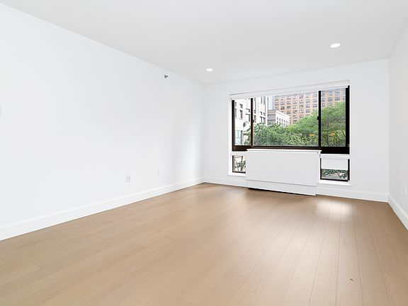 4th image of 311 W 50th St APT 4M