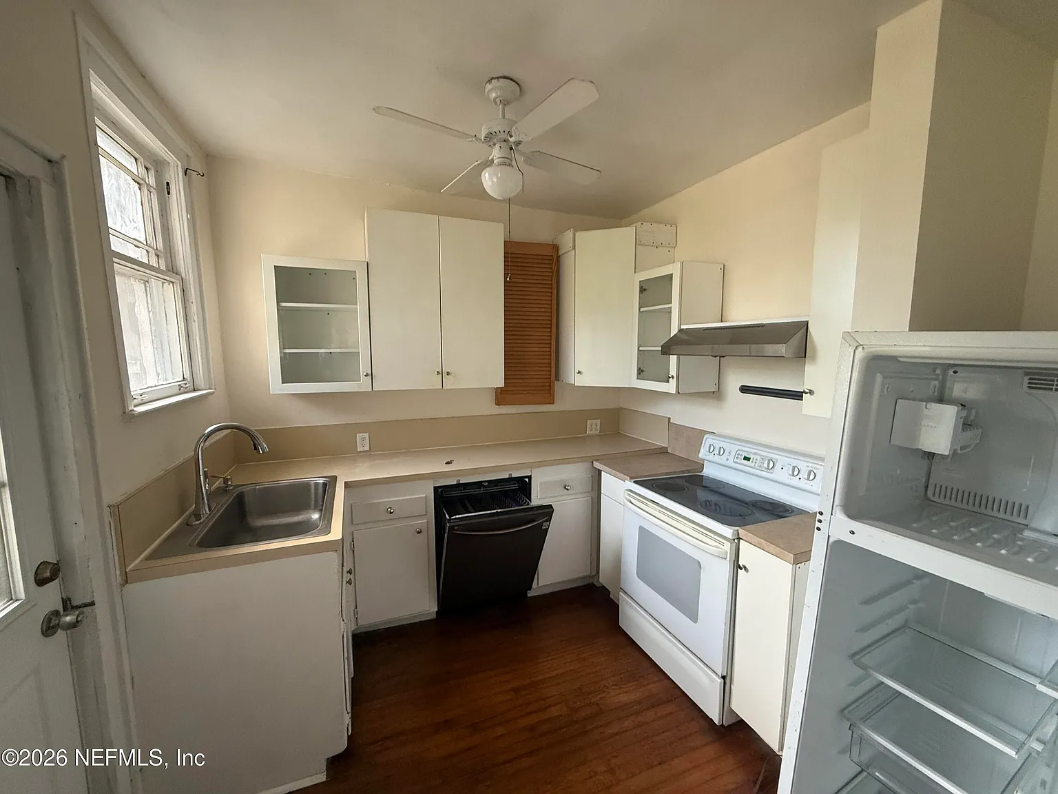 2 bed, 1.0 bath, 1000 sqft, $1,750 — Photo 2