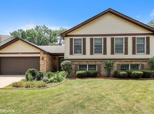 1678 Castaway Ct, Hoffman Estates, IL 60010