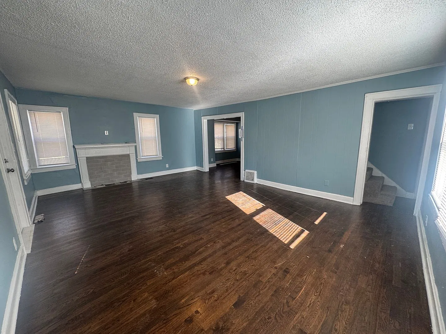 Coming Soon! 3-Bedroom, 2 Bath Single Family for Rent in Kansas City, MO | Fenced Yard + Covered ... — Photo 3