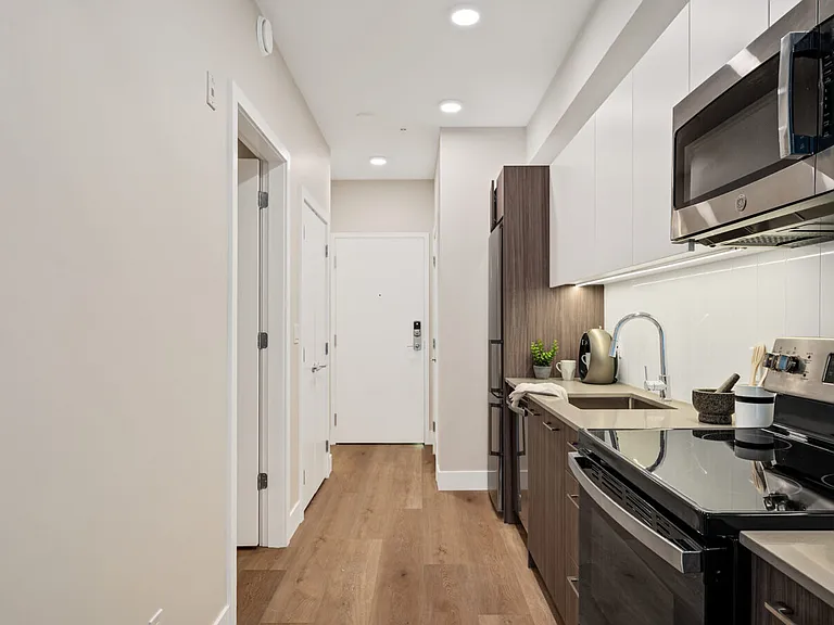 45 Gorge Rd E — Photo 43