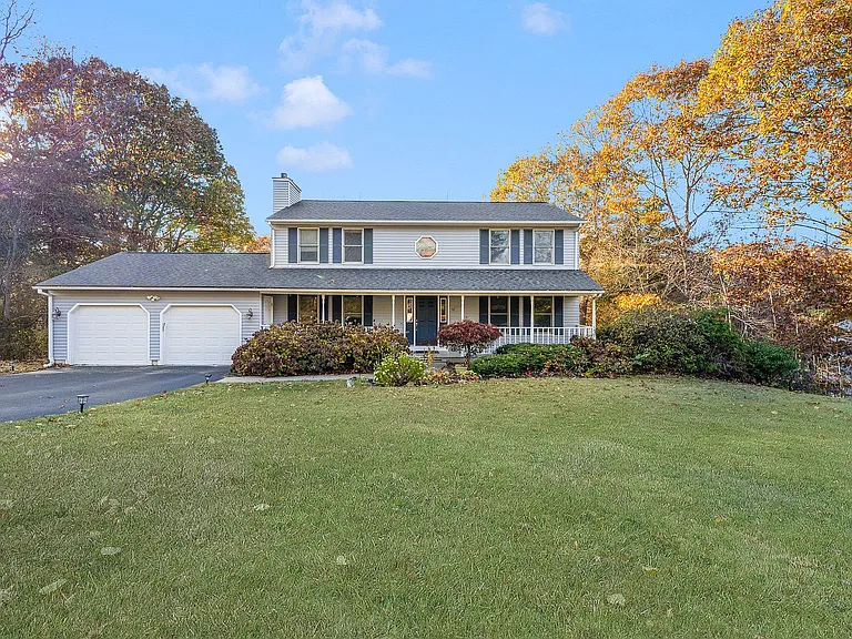 42 Rollingwood Dr — Photo 1