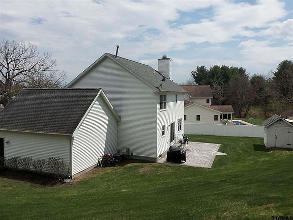 3rd image of 135 Halfmoon Dr
