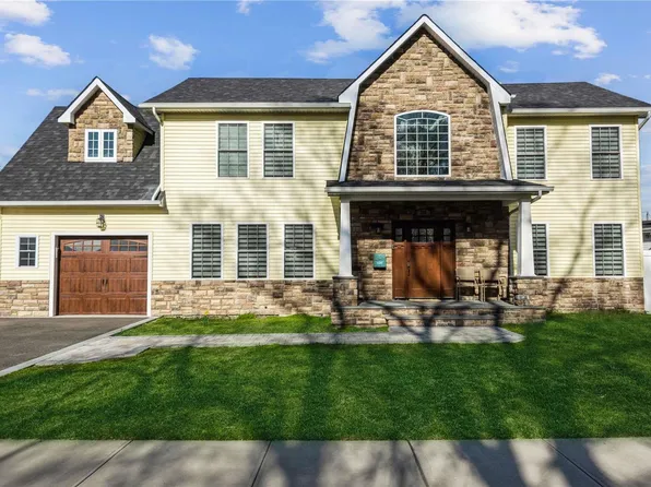 215 Lee Avenue, Hicksville, NY 11801