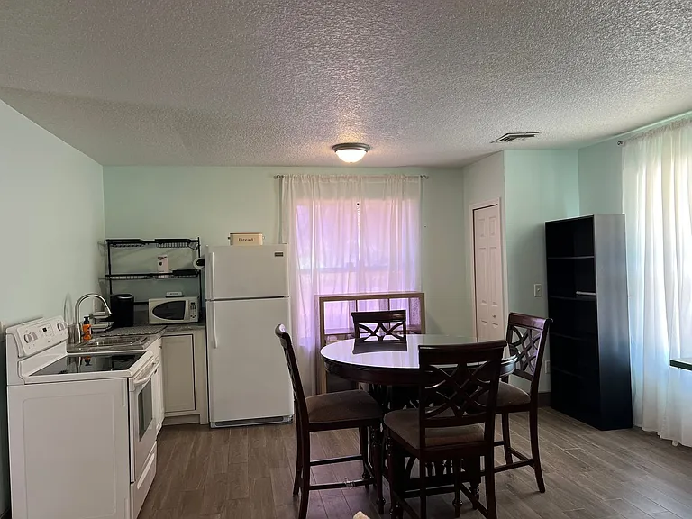 5706 Palmetto Dr — Photo 2