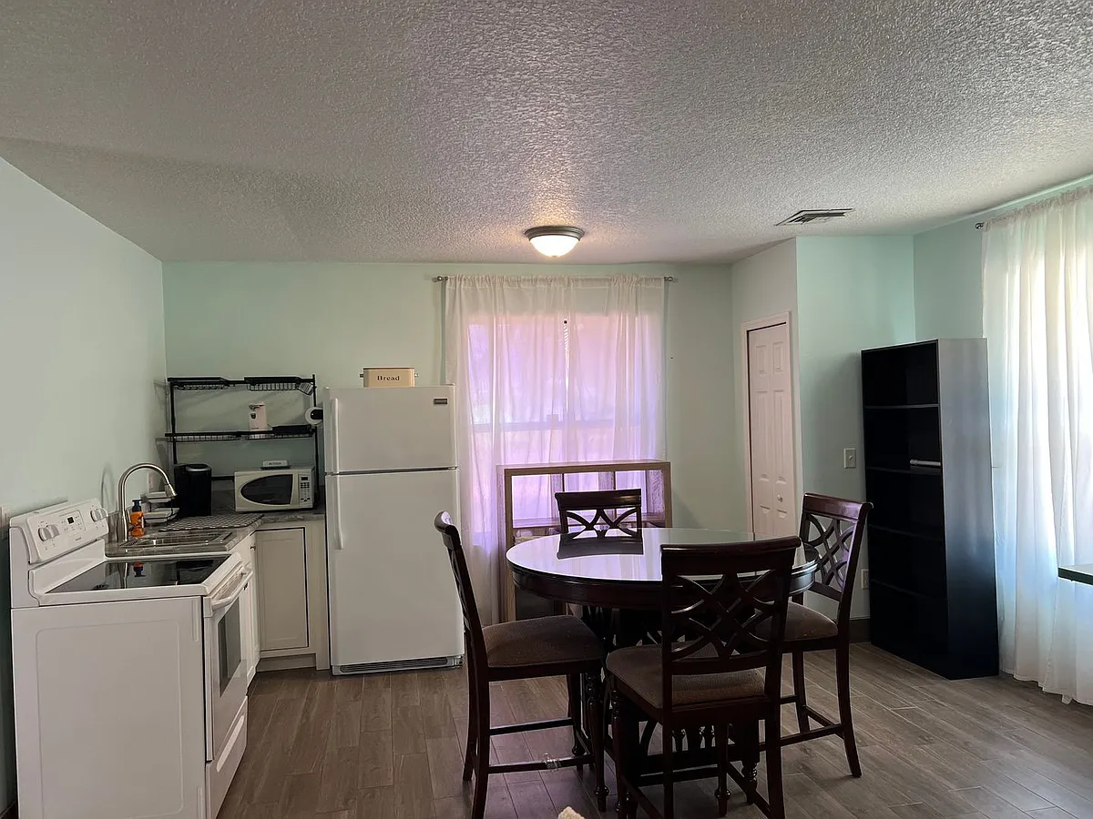 Building Photo - 5706 Palmetto Dr
