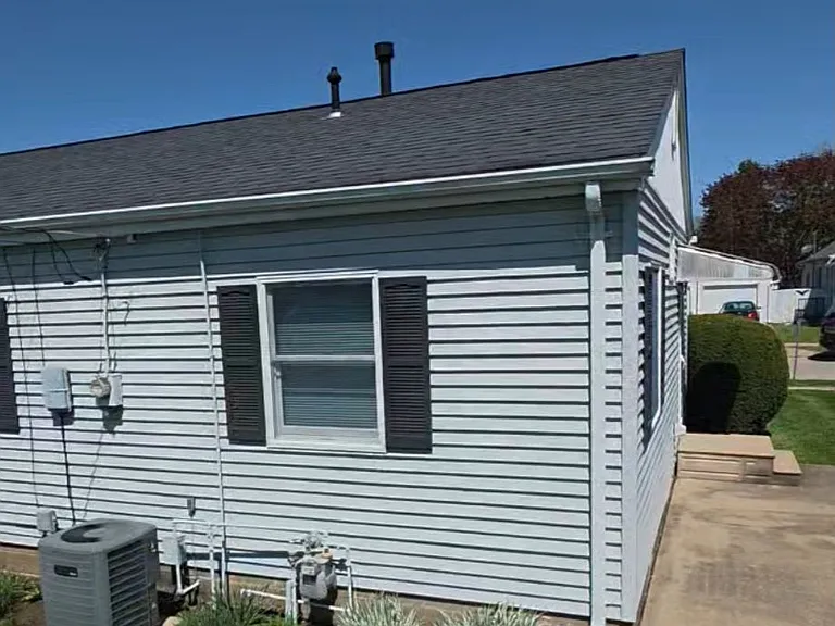 924 Clinton Ave — Photo 5