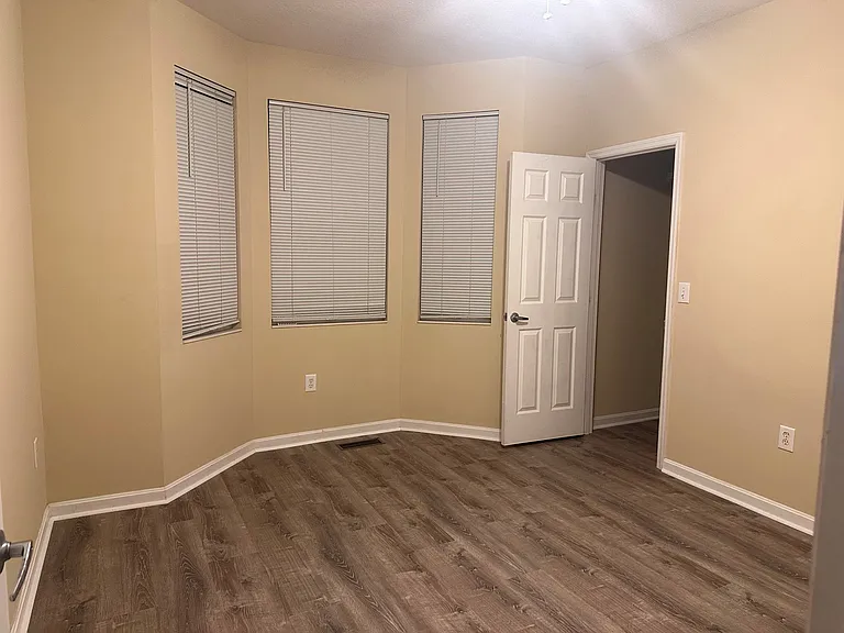 7545 Mansion Cir #F — Photo 31