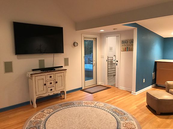 Sunroom/Guest bathroom